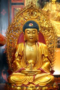 Leong San buddhalainen temppeli. Kultainen Buddha patsas. Singapore tekijältä Unbekannt