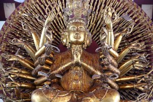 Linh Ung buddhalainen pagodi. Tuhatkätinen Avalokitesvara, myötätunnon bodhisattva. Patsas. Danang. Vietnam tekijältä Unbekannt