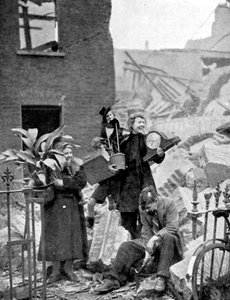Lontoolaiset joutuivat kodittomaksi Saksan ilmahyökkäyksessä Blitzin aikana, toisessa maailmansodassa lokakuussa 1940 tekijältä Unbekannt