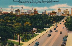 Katse itään Lafayette Streetiltä, Tampan yliopisto ja horisontti, Tampa, Florida, 1940-luku tekijältä Unbekannt