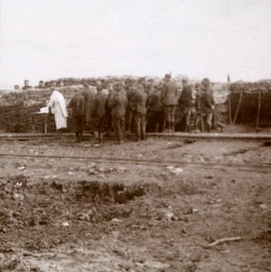 Messu juoksuhaudoissa, Pervijze, Flanderi, Belgia, c1914-c1918 tekijältä Unbekannt