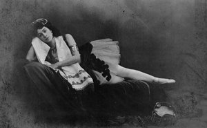Matilda Kschessinska baletin La Esmeralda nimiroolissa tekijältä Unbekannt