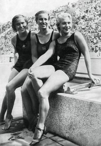 Mitalistit naisten tasohyppytapahtumasta, Berliinin olympialaisista, 1936 tekijältä Unbekannt