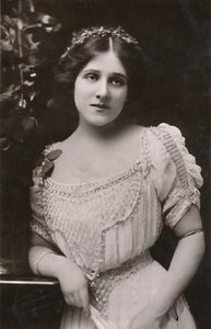 Neiti Edna May, 1878-1948, c1930. tekijältä Unbekannt