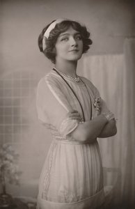 Neiti Lily Elsie, 1886-1962, Liisa dollarin prinsessassa, vuodelta 1930. tekijältä Unbekannt