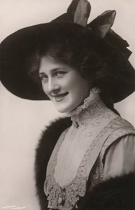 Miss Phyllis Dare, 1890-1975, c1930. tekijältä Unbekannt