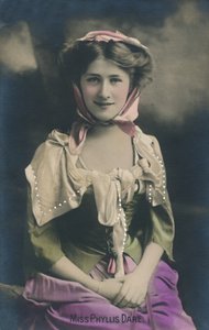 Neiti Phyllis Dare, 1930. tekijältä Unbekannt