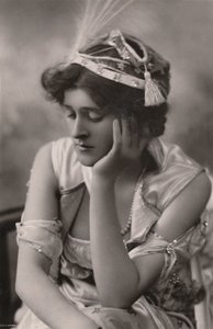 Neiti Zena Dare, 1887-1975, c1930. tekijältä Unbekannt