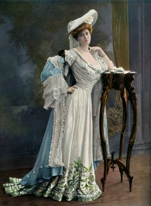 Mlle Paule Andral - Du Theatre Du Vaudeville - Roseline Denisin rooli. - L