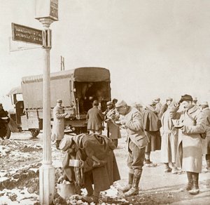 Siirrettävä keittiö Voie Sacréessa, Verdunissa, Pohjois-Ranskassa, c1914-c1918. tekijältä Unbekannt