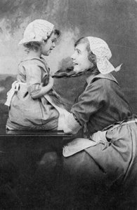 Äiti ja tytär, 1900-luvun alku tekijältä Unbekannt