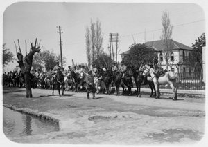 Upseeri tarkastamassa Ranskan muukalaislegioonan ratsastettua osastoa, Syyria, 1900-luku tekijältä Unbekannt