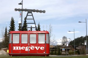 Vanha köysirata Rochebrune liikenneympyrässä Megevessä, Ranskassa tekijältä Unbekannt