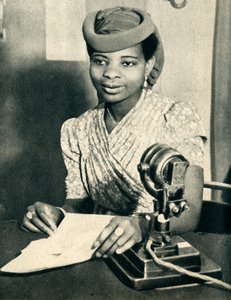 Omoba Adenrele Ademola, Alaken tytär Abeokutasta Nigeriasta, soittaa Länsi-Afrikkaan, 1942. tekijältä Unbekannt