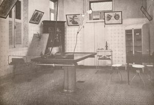 Lääkäri-oikeudellisen palvelun leikkaussali, 1914 tekijältä Unbekannt