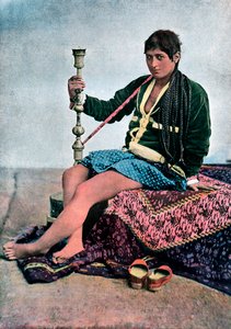 Persialainen nainen tupakoi Kalganissa, v. 1890 tekijältä Unbekannt