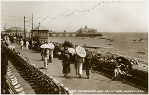 Laituri, kävelykatu ja bandstand, Eastbourne, Sussex, 1920-luku tekijältä Unbekannt