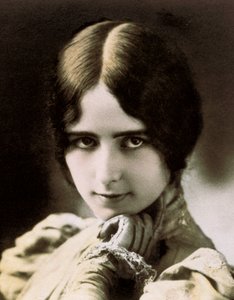 Cleo de Meroden muotokuva. Valokuva, n. 1900. tekijältä Unbekannt