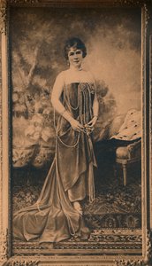 Naisen muotokuva Kuuban suurlähetystössä Brysselissä, Belgiassa, 1927. tekijältä Unbekannt
