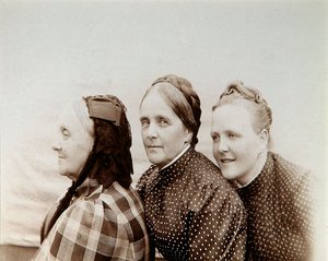 Kolmen naisen muotokuva, Venäjä, 1890-luku tekijältä Unbekannt