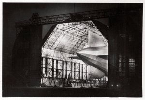 Valmistelut yölennolle, Zeppelin LZ 127 Graf Zeppelin, 1933 tekijältä Unbekannt