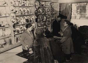 Esikatselu ennen Romanovien tsaariperheen kiinteistöjen huutokauppaa, Moskova, 1927, 1927. tekijältä Unbekannt
