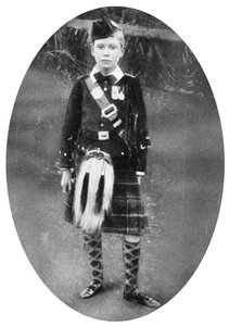 Prinssi Albert yllään Highland-mekossa, Sandringham, Norfolk, 1909 tekijältä Unbekannt