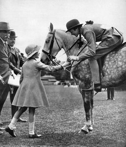 Prinsessa Elizabeth lastenpäivänä, Richmond Horse Show, vuodelta 1936 tekijältä Unbekannt