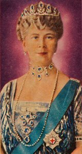 Kuningatar Mary, kuningas Yrjö V:n puoliso hovipuvussa, 1935 tekijältä Unbekannt