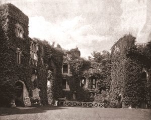 Raglan Castle, Monmouthshire, Wales, 1894. tekijältä Unbekannt