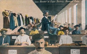 Lukija Cigar Factoryssa, Havannassa, Kuubassa, 1910-luku tekijältä Unbekannt