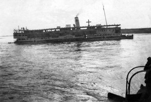 Punaisen Ristin jokivene nousemassa Tigris-joelle, Mesopotamiassa, 1. maailmansota, 1918 tekijältä Unbekannt