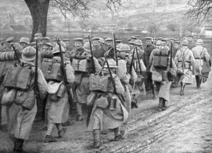 Avustus ranskalainen jalkaväki, joka ohitti vankijonon, Plessis-de-Roye, Picardie, Ranska, 30. maaliskuuta 1918 tekijältä Unbekannt