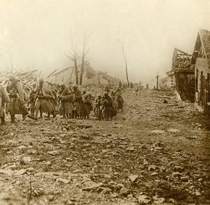 Apujalkaväki Douaumontin hyökkäyksessä, Pohjois-Ranskassa, 1916 tekijältä Unbekannt