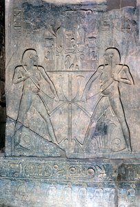 Reliefi kahdesta Niilin jumalan Hapyn hahmosta, Amun Mut & Khons -temppeli, Luxor, Egypti tekijältä Unbekannt