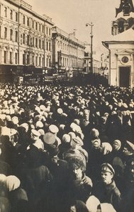 Vallankumoukselliset väkijoukot Tverskajassa, Moskova, Venäjä, c1905-c1917 tekijältä Unbekannt