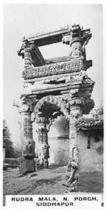 Rudra Mala, pohjoinen kuisti, Siddhapur, Intia, vuodelta 1925 tekijältä Unbekannt