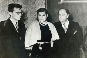 Venäläinen säveltäjä Dmitri Šostakovitš, laulaja Maria Maksakova ja kirjailija Aleksei Tolstoi, 1943 tekijältä Unbekannt