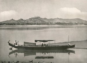 Sagaing, Irrawaddy - jokaisen kukkulan huipulla on pagodi, 1900. tekijältä Unbekannt