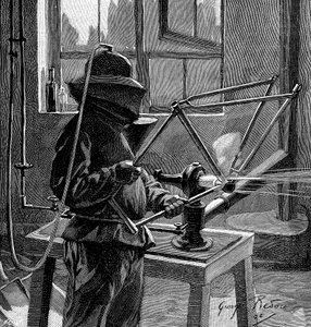 Polkupyörän rungon saumojen hiekkapuhallus, Ranska, 1896 tekijältä Unbekannt
