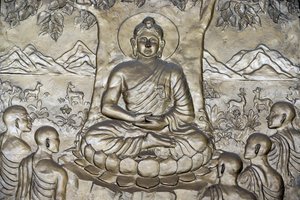 Shakyamuni Buddha saarnaa saarnaa - lainpyörää - viidelle opetuslapselleen. Ho Chi Minh City. Vietnam tekijältä Unbekannt