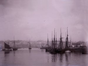 Laivat Plymouthin satamassa Devonissa. tekijältä Unbekannt