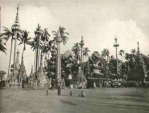 Shwedagon-pagodin pyhäkköjä Yangonissa, 1900. tekijältä Unbekannt