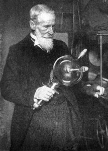 Sir William Crookes 1832-1919, englantilainen kemisti ja fyysikko, 1926 tekijältä Unbekannt