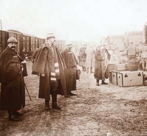 Sotilaat saapuvat Amanvillersiin, Ranskaan, c1914-c1918 tekijältä Unbekannt