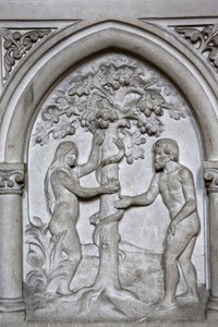 St Martinin katolinen kirkko, Villers sur Mer, Ranska. Helpotus. Aatami ja Eeva tekijältä Unbekannt