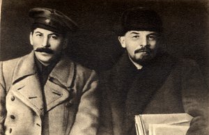 Stalin ja Lenin, Venäjän bolshevikkivallankumoukselliset johtajat, Moskova, Venäjä, 1919 tekijältä Unbekannt