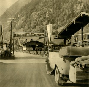 Grossglockner High Alpine Roadin alku, Fusch an der Großglocknerstraße, Itävalta, 1935. tekijältä Unbekannt