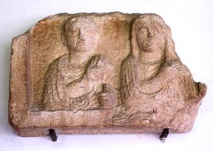 Stele, 2 muotokuvaa Optata Fada ja Lucius Valius Rufus, 1. v tekijältä Unbekannt