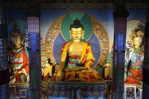 Tuhannen buddhan temppeli Dashang Kagyu Ling -seura Shakyamuni Buddha, La Boulaye, Ranska tekijältä Unbekannt